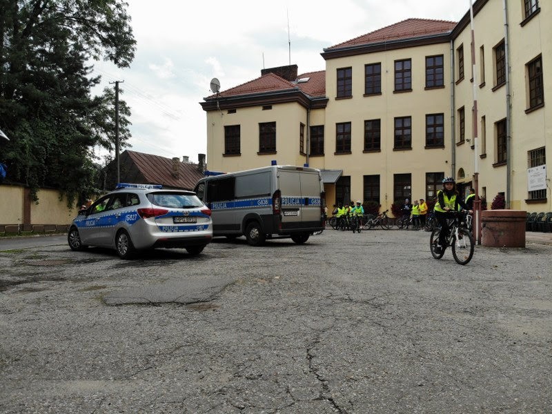 Stary Sącz. Uczniowie „dwójki” po raz drugi wyruszyli w Odblaskowy Rajd Rowerowy [ZDJĘCIA]