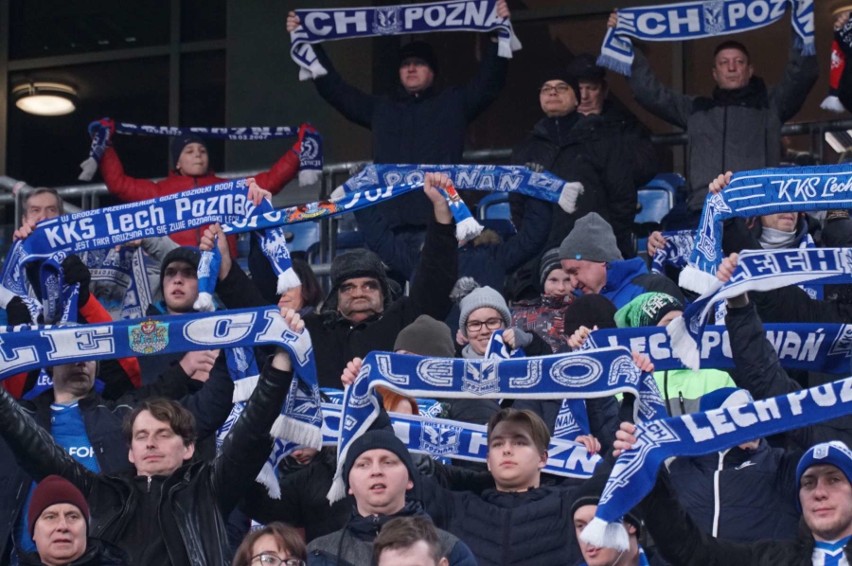 Sobotni mecz Lecha z Rakowem oglądało na stadionie przy...