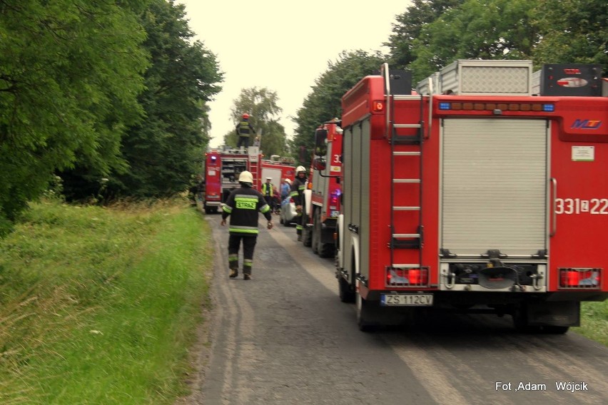 Autobus przewożący pasażerów na trasie z Gąsek do Śmiechowa...