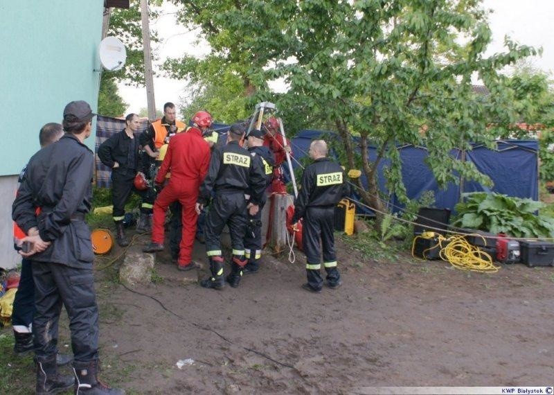 Tragedia w Jankielówce na Suwalszczyźnie - trzy osoby utonęły w studni (zdjęcia)