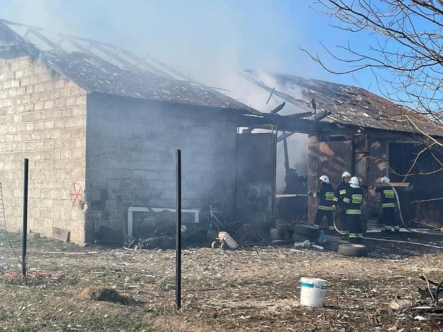 Rodzina z Niedarczowa w gminie Kazanów w pożarze warsztatu samochodowego straciła źródło utrzymania.
