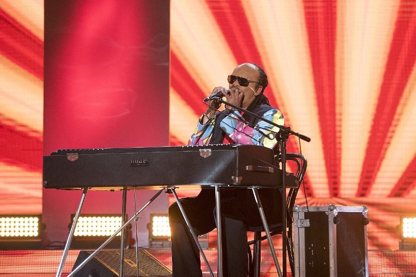 Krzysztof Antkowiak jako Stevie Wonder

Polsat