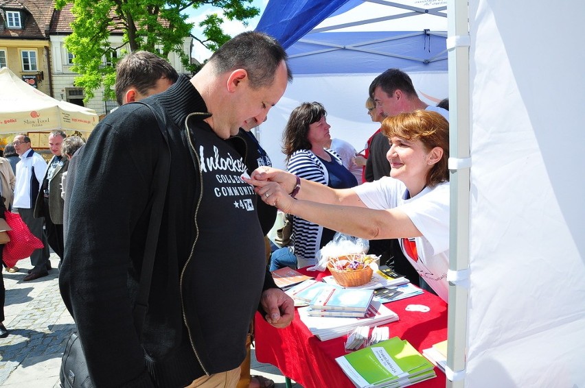 Organizatorzy akcji promowali ideę transplantacji. Rozdawali...