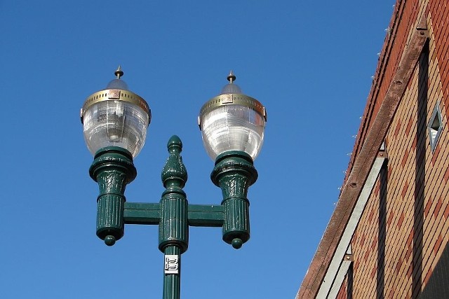W Strzelnie nadal nie są naprawiane uszkodzone latarnie uliczne