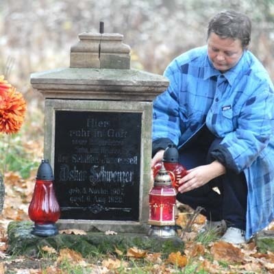 - Może rodziny dawnych mieszkańców chciałyby tu przyjechać i zapalić świeczkę na symbolicznych grobach - mówi Ewa Klepczyńska