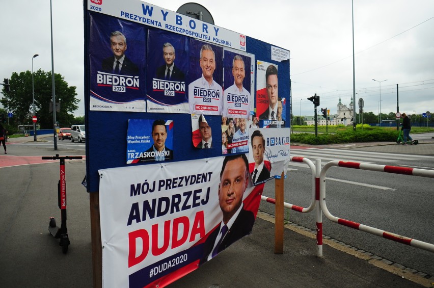 Kraków. Kampania wyborcza trwa. Twarze których kandydatów widujemy najczęściej na plakatach i banerach? [ZDJĘCIA]