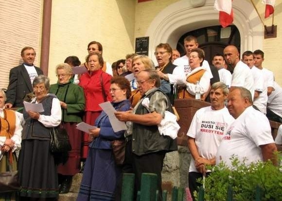 Jeden z protestów przed Urzędem Gminy w Ełku.