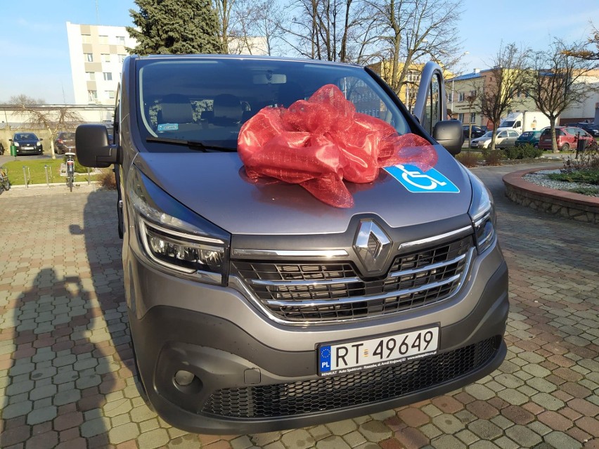 Renault trafic dla Specjalnego Ośrodka Szkolno-Wychowawczego w Grębowie [ZDJĘCIA]