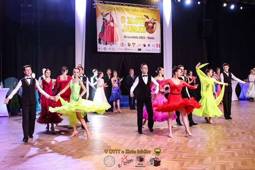 Kolejna edycja Turnieju Tańca Towarzyskiego "O Złote Jabłko" w Warce. Konkurs przyciągnął ponad trzystu uczestników