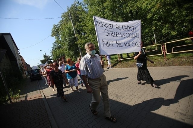 Kilkuset mieszkańców Strzemieszyc przeszło w milczącym...