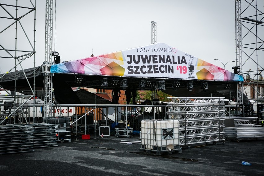 Juwenalia w Szczecinie 2019. Scena na Łasztowni już prawie gotowa. Ostatnie przygotowania do Juwenaliów w Szczecinie
