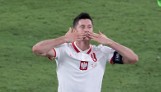 Lewobłęd: „Lewandowski jest czymś w rodzaju Benjamina Buttona”, „Podpisanie kontraktu z Lewandowskim doprowadza fanów Barçy do szaleństwa”. 