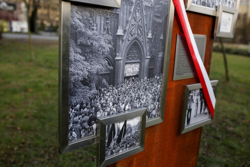 Kraków. Instalacja ku czci studentów-opozycjonistów [ZDJĘCIA]