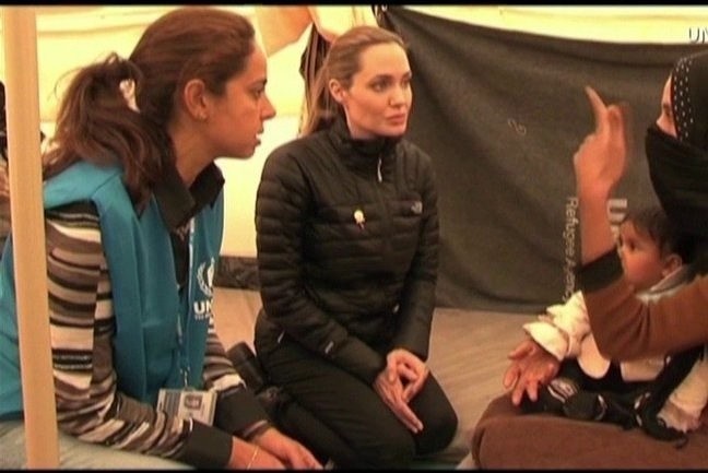 Angelina Jolie angażuje się w akcje charytatywne (fot. CNN...