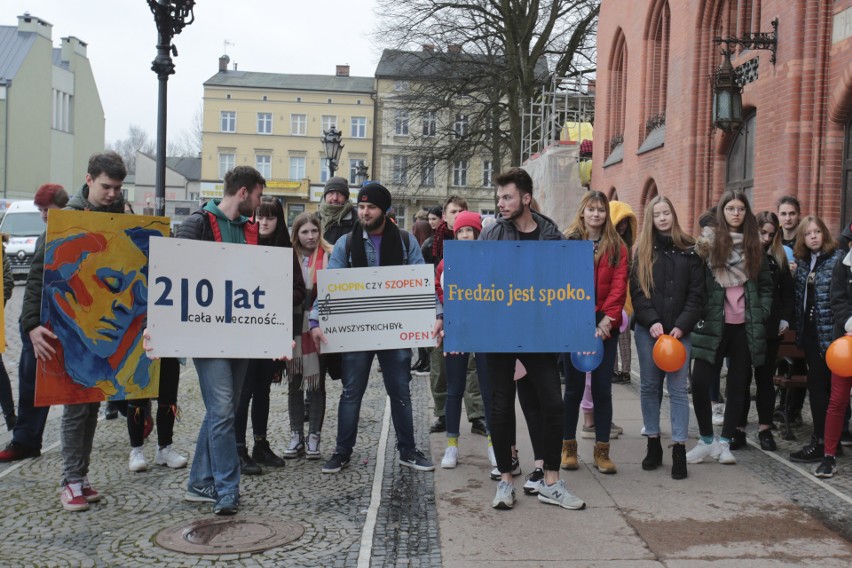 Kolorowy pochód wyruszył spod słupskiego ratusza.