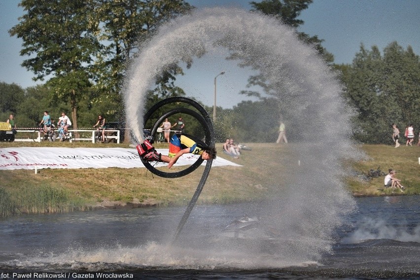 Zobacz niezwykłe pokazy na flyboardach (FILMY, ZDJĘCIA)