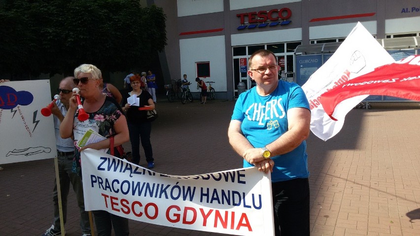 Pikiety związkowców pod marketami Tesco w Częstochowie