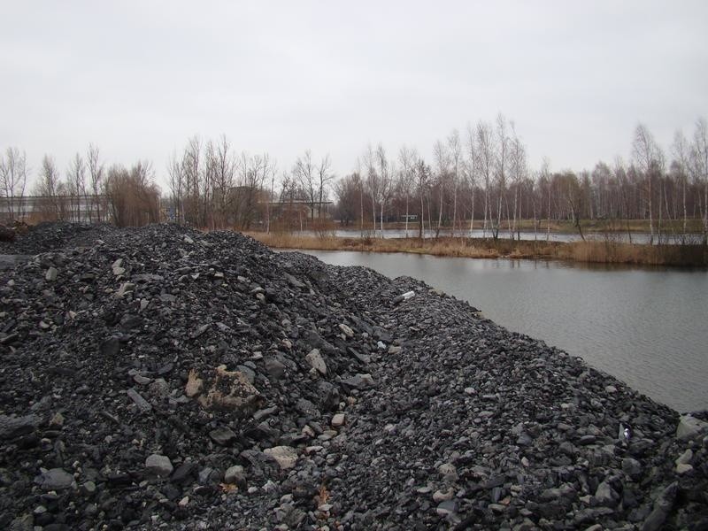 Rajsko. Tysiące ton odpadów górniczych trafia do zbiornika obok stawów i Soły
