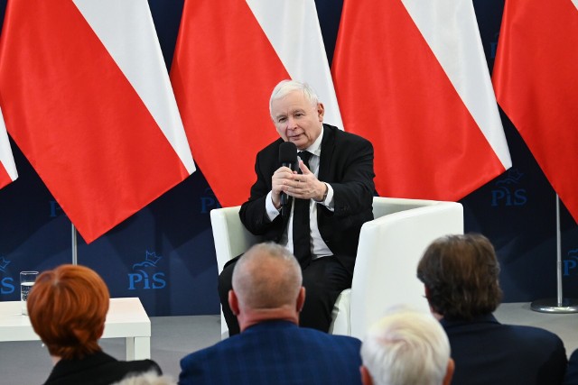 Prezes Prawa i Sprawiedliwości Jarosław Kaczyński podczas spotkania z mieszkańcami miasta na Uniwersytecie Szczecińskim