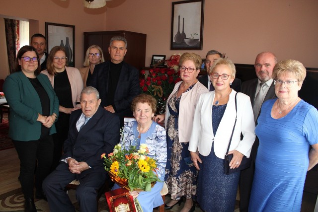 Małżonkowie  Rozalia i Marian Wróblowie z Tenczynka świętowali jubileusz 70-lecia pożycia małżeńskiego