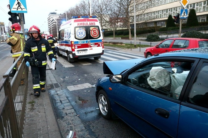 Wypadek na pl. Grunwaldzkim. Pijany sprawca chciał uciec