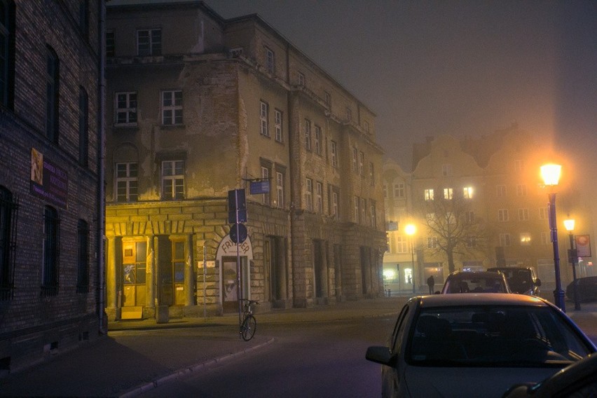 Tajemniczy Gdańsk. Zobaczcie nocne zdjęcia Gdańska spowitego mgłą