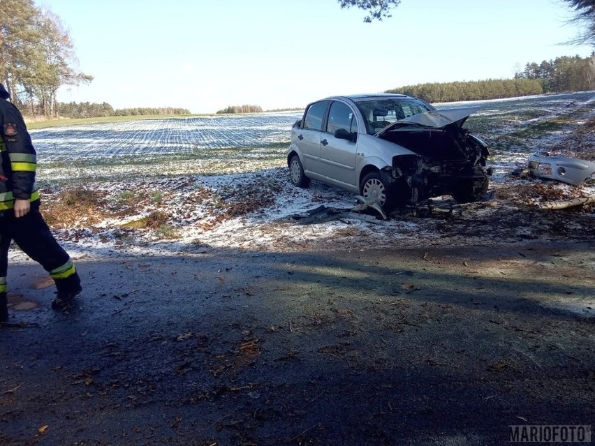 Dachowanie citroena pod Dańcem. 32-latek stracił panowanie nad autem 