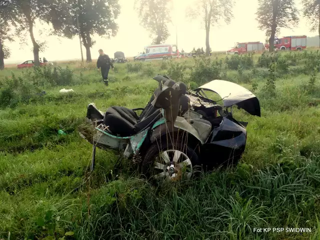 W niedzielę o godz. 6.20 przed miejscowością Cieszyno (gmina Świdwin)doszło do tragicznego w skutkach wypadku drogowego.