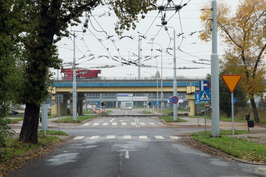 Wkrótce zmieni się nie do poznania. Zobacz, jak przed rozpoczęciem budowy dworca metropolitalnego wygląda teren przy Dworcowej