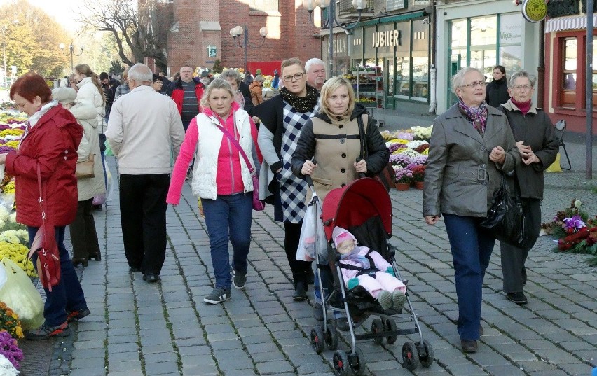 Rynek w Raciborzu przed dniem Wszystkich Świętych