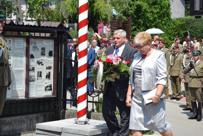 Hołd dla 30 ofiar pacyfikacji Radwanowic w miejscu kaźni hitlerowskiej. Wspomnienia bestialskiego mordu [ZDJĘCIA] 