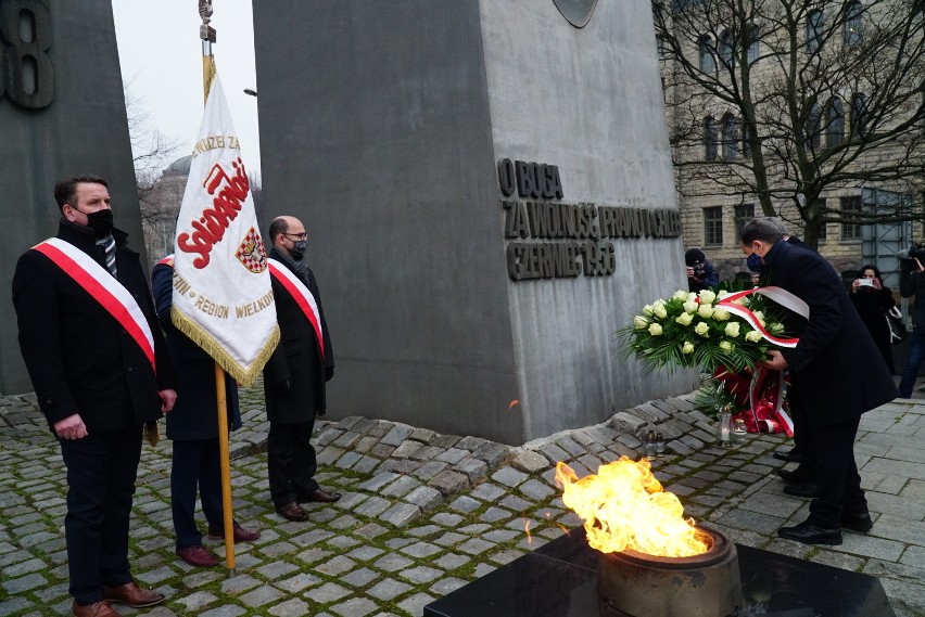 W Poznaniu upamiętniono 39. rocznicę wprowadzenia stanu...