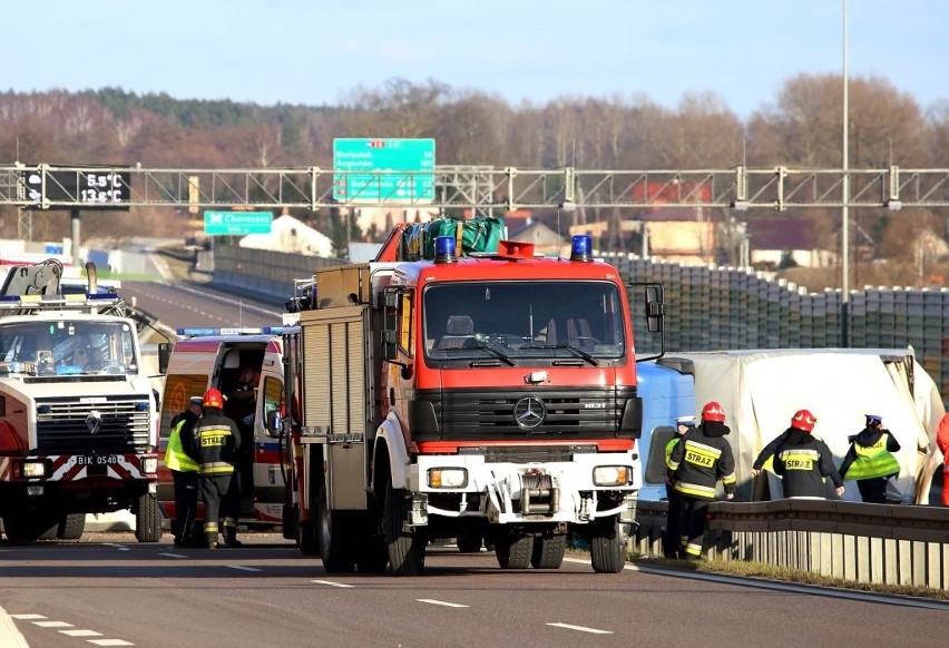 Złotoria. Wypadek na S8. Ciężarówka zablokowała drogę (zdjęcia)