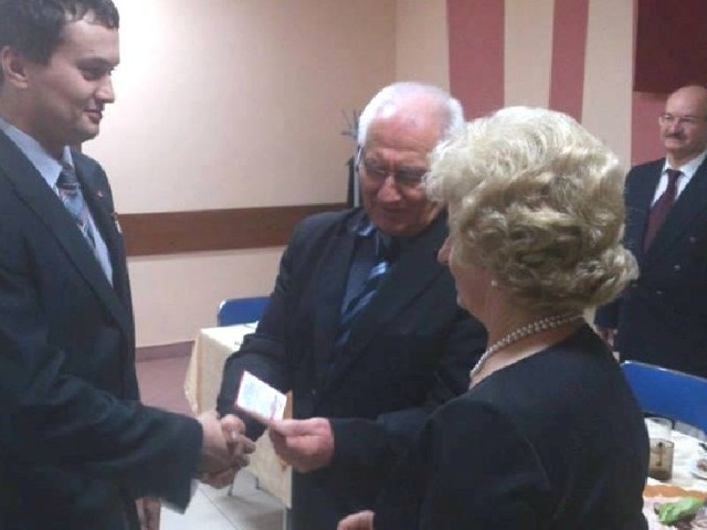 Odznakę Zasłużony Honorowy Dawca krwi otrzymał Grzegorz Durnaś, prezes buskiego klubu krwiodawców.