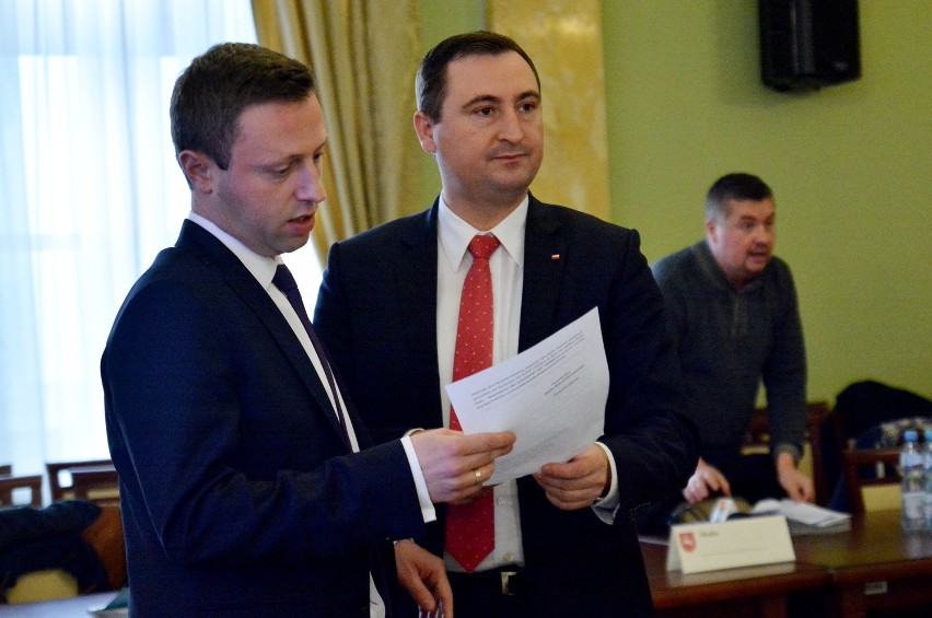 Michał Mulawa (z lewej), nowy radny sejmiku