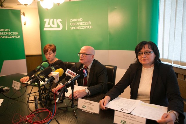 Dyrektor i zastępcy opolskiego ZUS na grudniowej konferencji prasowej mówili m.in. o planowanych zmianach dotyczących e-składki. 