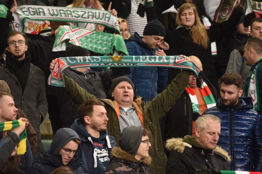 Legia wygrała ze Śląskiem! Zobacz jak bawili się kibice (ZNAJDŹ SIEBIE NA ZDJĘCIU)