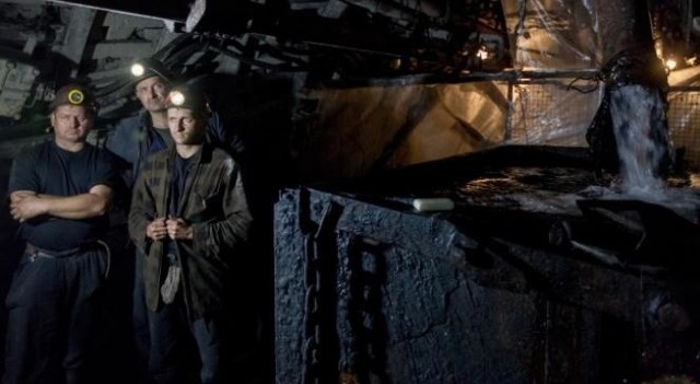 Masówki w kopalni Wujek i Śląsk: Związkowcy KHW przeciwko likwidacji kopalńZwiązkowcy informują górników o groźbie likwidacji miejsc pracy. KHW nie komentuje sprawy