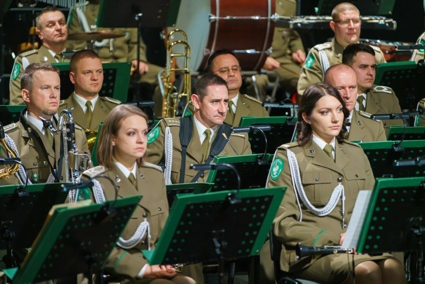 Gala Noworoczna 2024 w Marcinkowicach. Musical, film, operetka w wykonaniu Orkiestry Reprezentacyjnej Straży Granicznej 