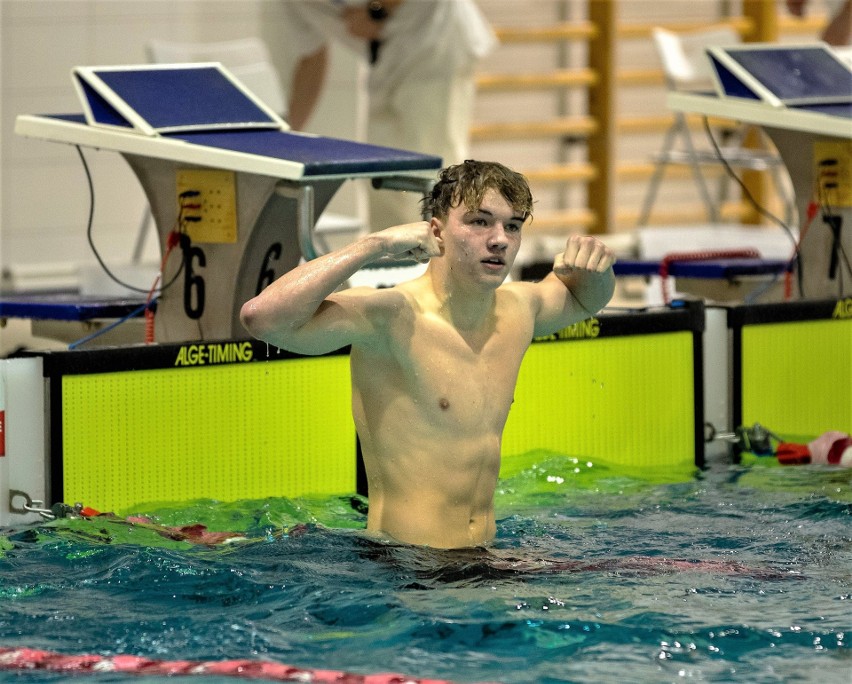 Bartosz Loter, sportowy „kasiarz”, bo rozbił medalowy sejf w zimowych mistrzostwach Polski na krótkim basenie w Gliwicach