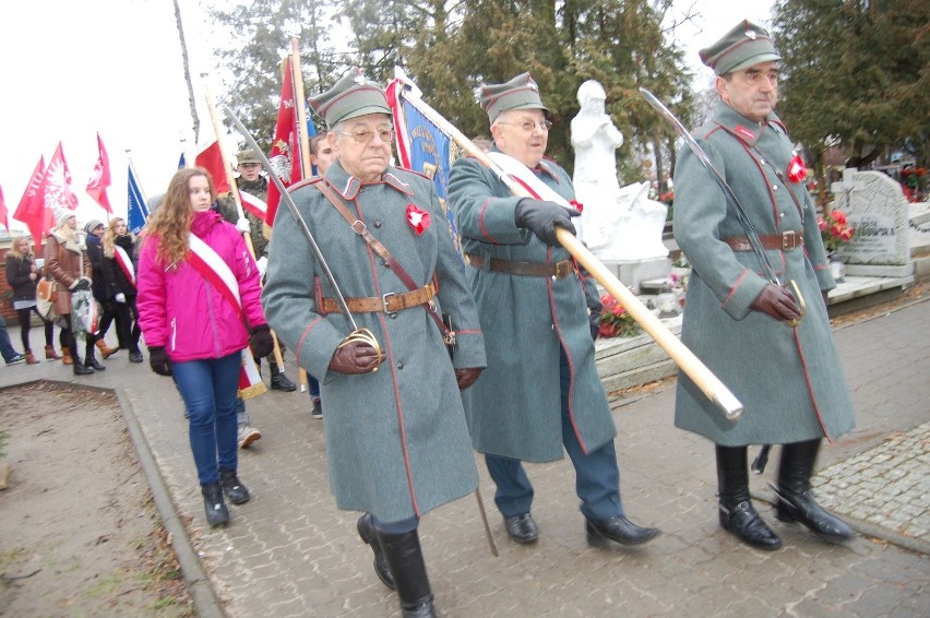 Uroczystości rocznicowe odbyły się m.in. na cmentarzu w...