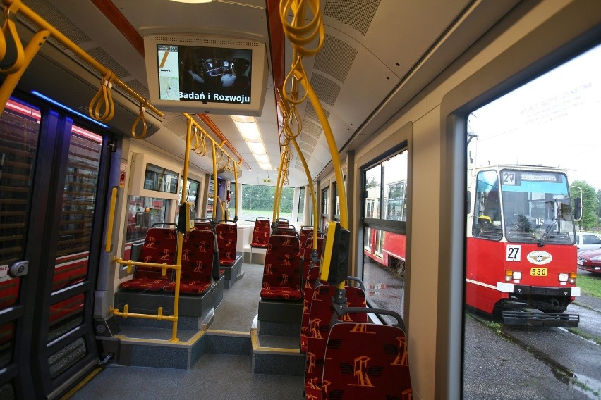 Tramwaje Śląskie testują nowe Twisty w Będzinie. Po zajezdni...