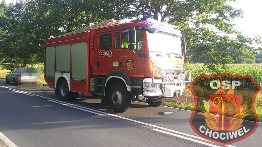 Wypadek pod Chociwlem. Kierująca oplem wjechała w kukurydzę. Z raną głowy trafiła do szpitala