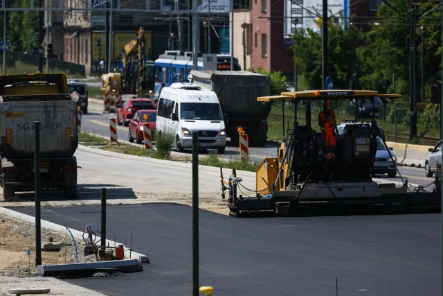 Blisko 60 proc. produkcji asfaltów trafiło na rynki macierzyste, czyli do Polski, Czech, Litwy, Łotwy i Estonii, które są głównymi obszarami aktywności handlowej segmentu asfaltowego w Grupie ORLEN. Wzrosła także ilość asfaltów sprzedanych przez spółkę ORLEN Asfalt na rynkach zagranicznych. W minionym roku zostały one zastosowane w ponad 50 krajach na świecie.