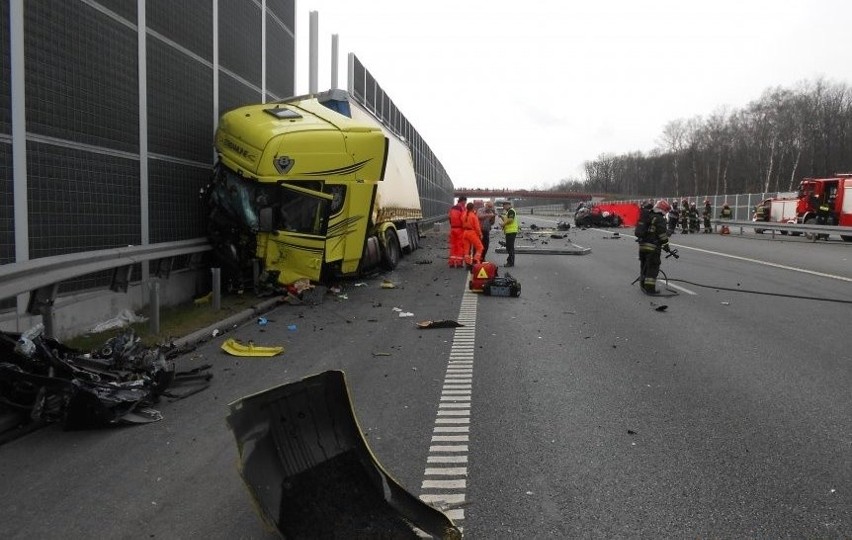 Wypadek na A1 w Bytomiu: 39-letni kierowca samochodu...