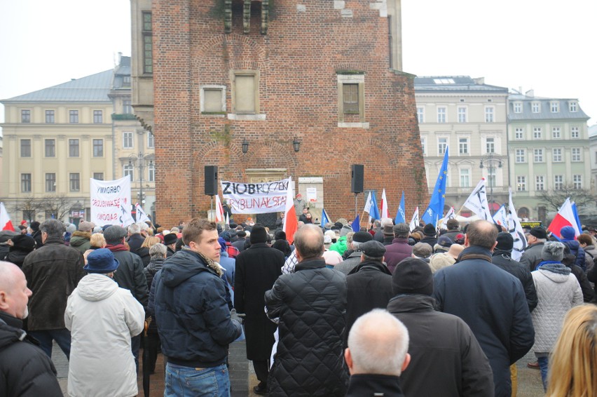 Kraków. Protest KOD-u przeciw reformie sądownictwa [ZDJĘCIA, WIDEO]