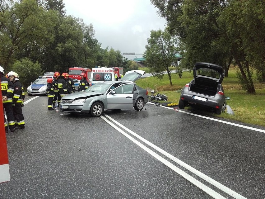 Wypadek Balice. Zderzenie dwóch samochodów na zjeździe z autostrady na lotnisko