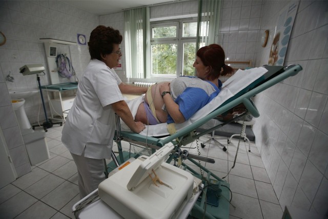 12.09.2012 zabrze szpital miejski porodowka porod bez bolu n/z halina kwiatkowska i iwona wolf fot. mikolaj suchan / polskapresse