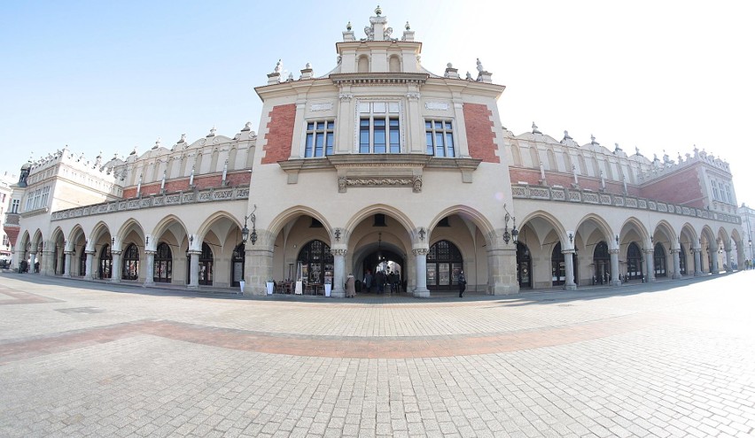 Weekendowe spacery – krakowski Rynek [ZDJĘCIA]