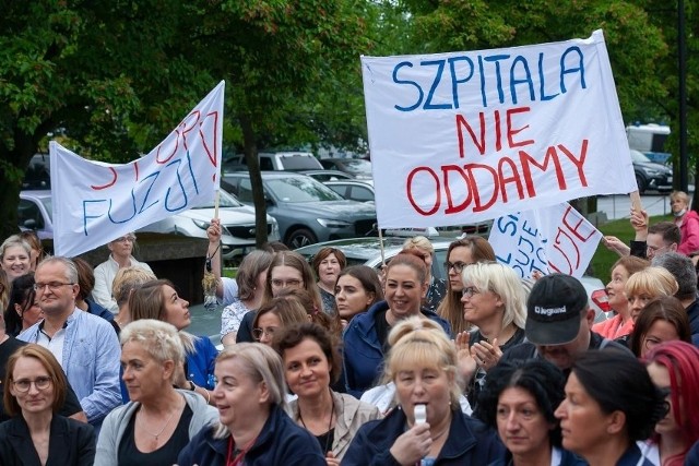 Przeciwko fuzji bydgoskich lecznic uniwersyteckich protestowali pracownicy szpitala Biziela